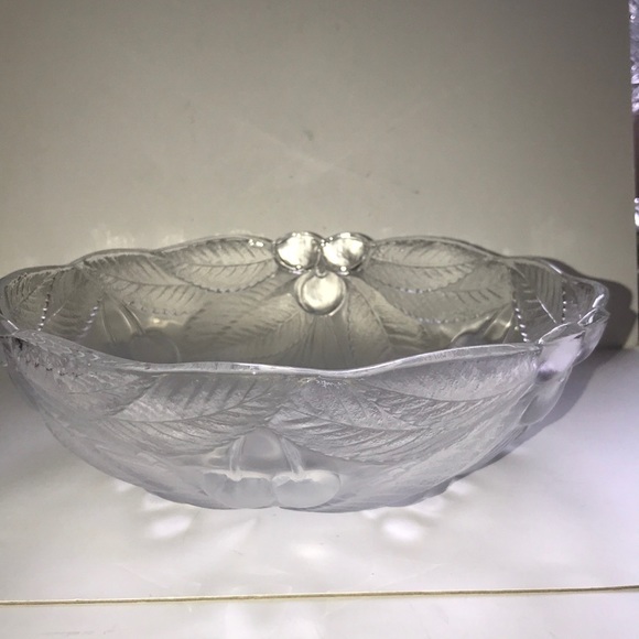 Mikasa Fine Crystal Cherries Bountiful Half frosted bowl